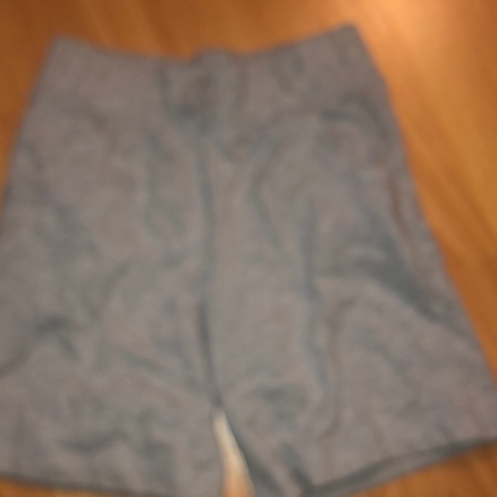 gray shorts